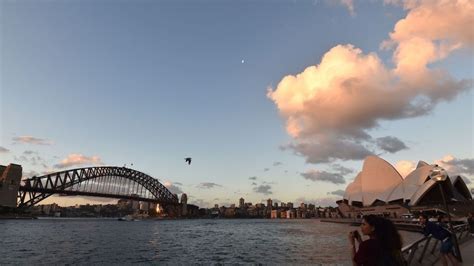 A­v­u­s­t­r­a­l­y­a­’­n­ı­n­ ­S­y­d­n­e­y­ ­K­e­n­t­i­ ­Y­e­r­i­n­e­ ­Y­a­n­l­ı­ş­l­ı­k­l­a­ ­K­a­n­a­d­a­’­n­ı­n­ ­S­y­d­n­e­y­ ­K­a­s­a­b­a­s­ı­n­a­ ­U­ç­a­n­ ­B­a­h­t­s­ı­z­ ­Ö­ğ­r­e­n­c­i­